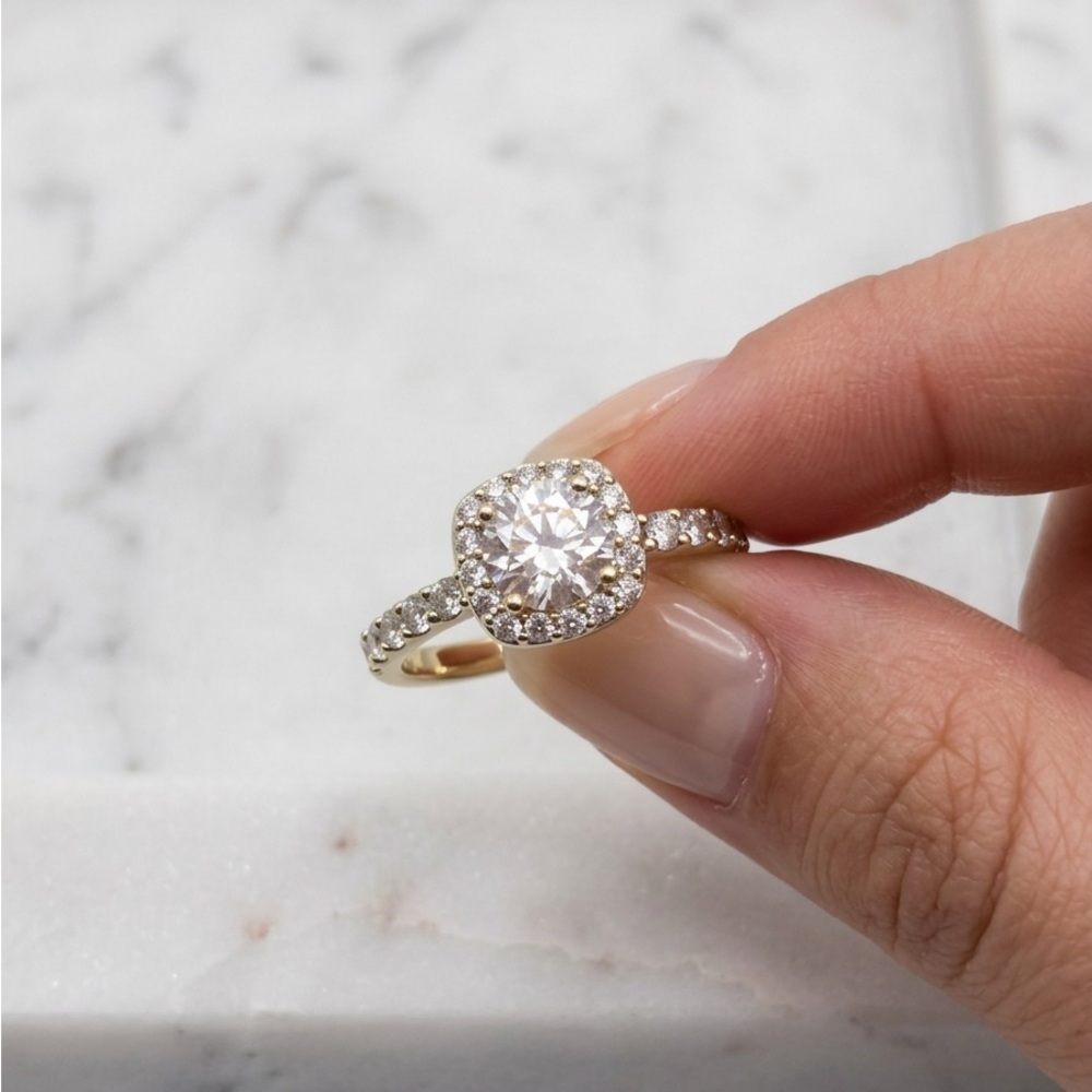 Elegant Gold and Silver Diamond Ring